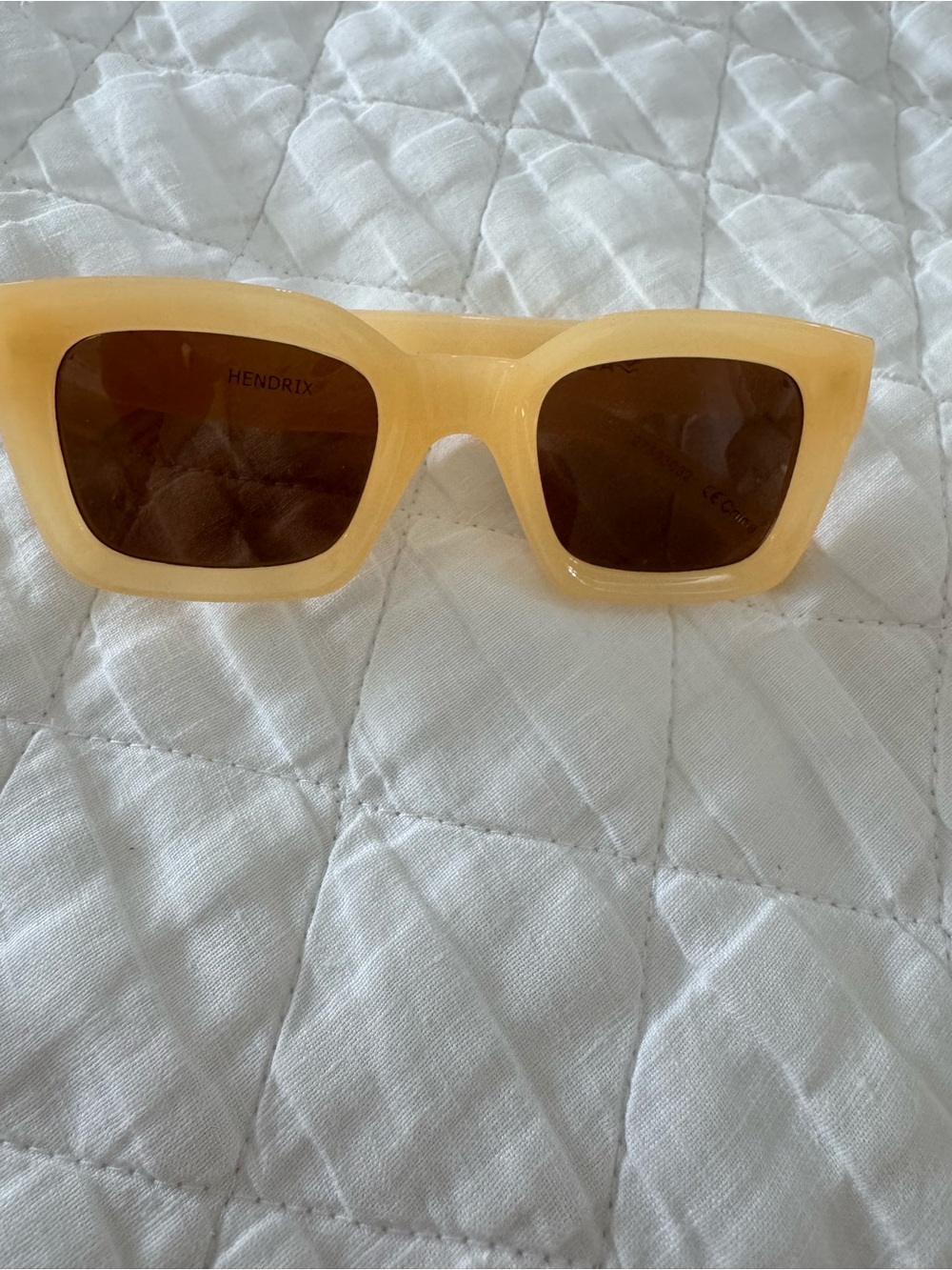 I-Sea Hendrix Yellow Rectangular Sunglasses - Picture 2 of 4